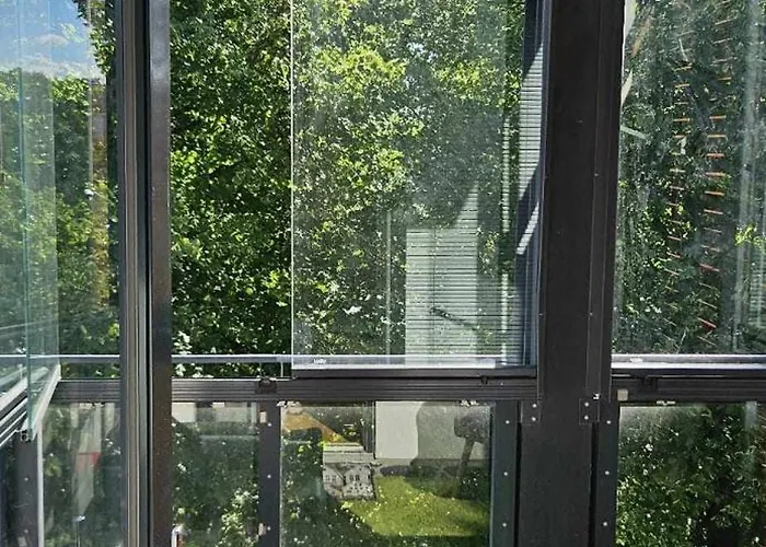 Good Location By The Easton